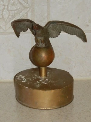 CAMIÓN TOPPER DE POSTE DE BANDERA DE COLECCIÓN CON FIGURA DE ÁGUILA DE BRONCE  Foto 1 de 4