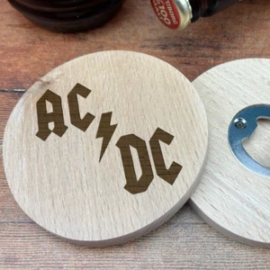 Sottobicchieri e apribottiglie in legno rotondo 10 cm ""AC/DC"" logo inciso regalo F - Foto 1 di 3