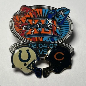 2007 Super Bowl XLI Dueling Helmets Pin - Indianapolis Colts Vs Chicago Bears - Picture 1 of 2