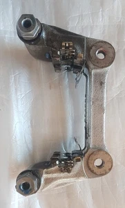 Porta Pinza Freno Posteriore Destro=Sinistro GRUPPO FCA JEEP FIAT Originale  - Foto 1 di 9