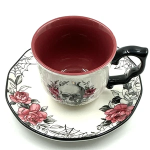 Park Chateau Totenköpfe Teetasse und Untertasse Set weiß und rosa Halloween Gothic Tee - Bild 1 von 9