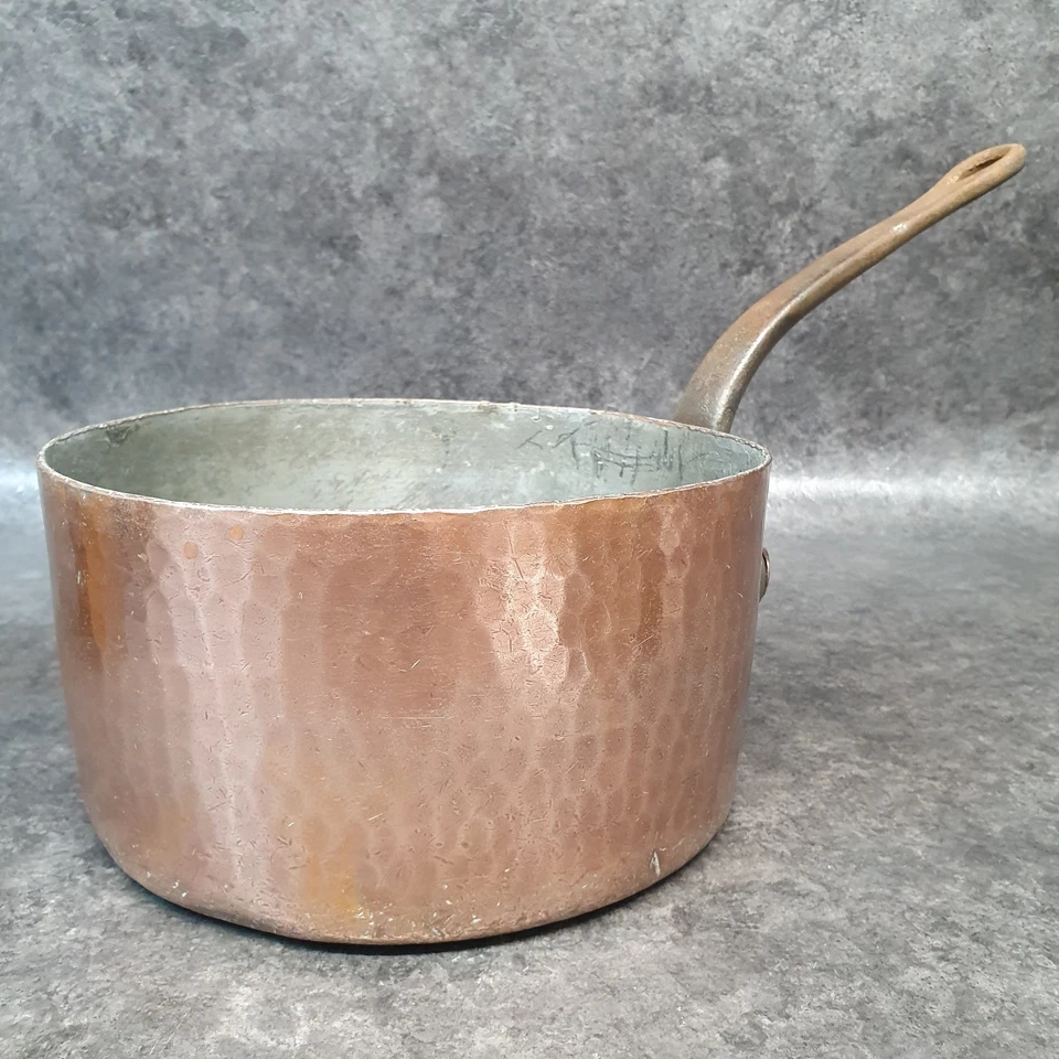 ancienne casserole en cuivre martelée Déhillerin D23,5 ep 2,7mm / 4 ref AP200 - Photo 1/4