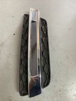 2014 GL450i Mercedes Passenger Running Light Grill 1668201456 - Image 1 of 2