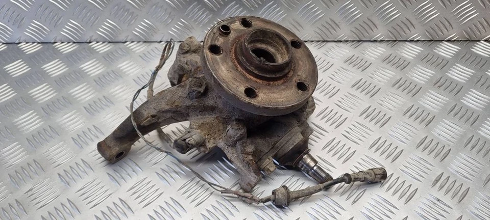 Volkswagen Transporter - Caravelle T4 1998 Front Knuckle Diesel TPT74668 - Image 1 of 3