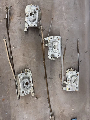 1965-1968 Ford Galaxie Mercury Monterey 4 travas de porta fechaduras mecanismos de liberação - Imagem 1 de 4