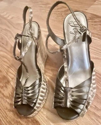 Tacones de cuña Fergie talla 10M Foto 1 de 4