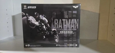 Kit Modelo Batman y Bat-Pod Modoking the Dark Knight Deluxe Escala 1/12 Foto 1 de 4