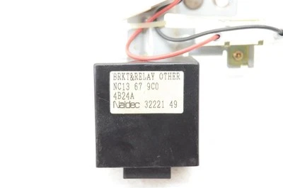 Mazda MX-5 Miata 2001-2005 1,8 L OEM soporte y relé NC13 67 9C0  Foto 1 de 4