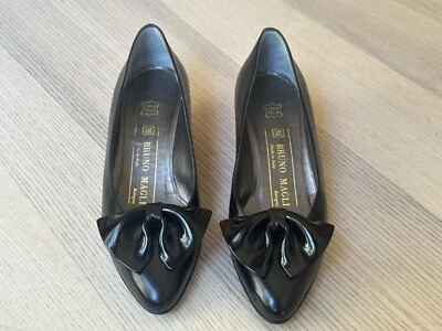 Sapatos femininos Bruno Magli couro italiano preto cunhas 5B biqueira fechada arcos leitura - Imagem 1 de 4