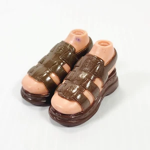 Zapatos de muñeca Bratz Boyz Funk Out Koby marrón sandalias zapatos Huarches - Imagen 1 de 7