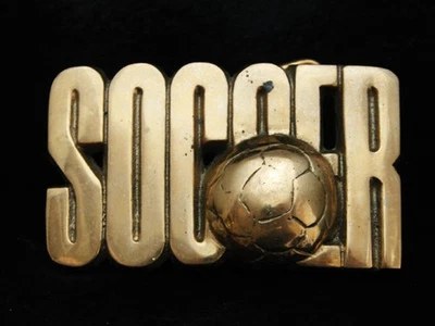 NH05105 VINTAGE 1978 **FUTEBOL (BOLA)** FIVELA DE CINTO BARÃO BRONZE SÓLIDO ESPORTIVO - Imagem 1 de 2