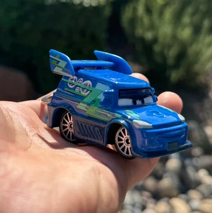 DJ Pixar Cars Movie Keychain Blue Keyring Gift for Boys Mini Car Charm Film - Foto 1 di 7