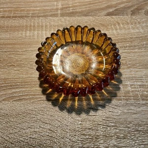 "Cenicero de girasol Hazel Atlas vintage de los años 60 5,5"" ámbar Sunburst, baratija, caramelo" - Imagen 1 de 2