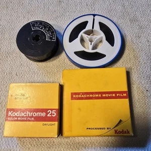Película de película Kodachrome 25 8 mm vintage - caducada 1975 - 2 carretes + cajas originales - - Imagen 1 de 5