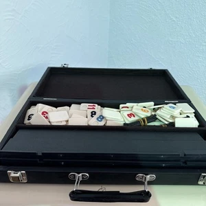 Rummikub - Kärtchenlegespiel im Koffer - Schwarz - Kunstleder - Vintage - Bild 1 von 10