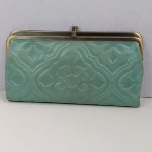 Portafoglio Hobo Lauren pochette verde acqua goffrato Fleur-de-Lis pelle vintage - Foto 1 di 5
