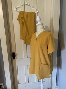 Yellow/gold Mandala Scrub Set, Top Is Large, Bottoms Are Medium - Picture 1 of 2