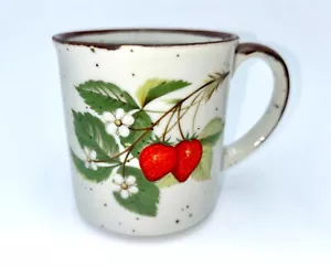 Tazza tazza vintage in gres maculato fiori di fragola - Foto 1 di 5