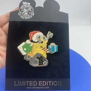 Disney Pin Santa Series WALL-E Pin LE 300 2010 Cooler Present Rare! - Picture 1 of 7