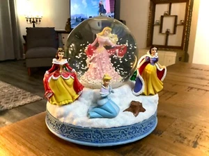 VINTAGE SELTENE DISNEY WINTER PRINZESSINNEN GROSSE MUSIKALISCHE SCHNEEKUGEL WEIHNACHTEN WASSERBALL - Bild 1 von 17