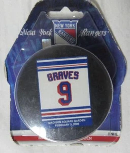 New York Rangers Adam Graves #9 Collectors Series Madison Square Garden Puck - Imagen 1 de 2