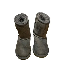 UGG Classic II Stiefel grau Kinder Größe 10 Wildleder Wolle Knöchel Unisex Australien gebraucht, in einwandfreiem Zustand grau - Bild 1 von 9