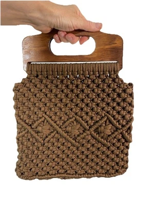 Bolsa de mão vintage anos 70 boho marrom madeira macramê alça superior feita à mão - Imagem 1 de 4