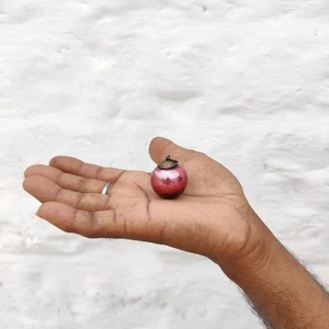 Antica miniatura rossa rosa doppia tonalità 1,1" sfera tedesca ornamento natalizio 438 - Foto 1 di 5