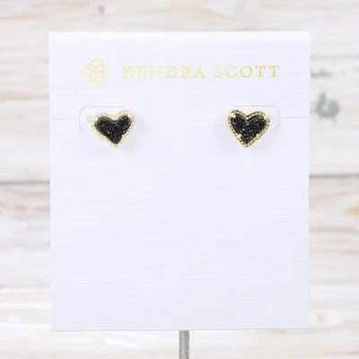 Brincos Kendra Scott Ari coração preto drusa tom dourado novo com etiquetas - Imagem 1 de 4