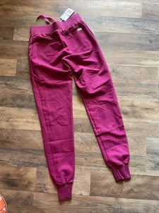 NEW FIGS Women Boston XXS-Slim-Tall Jogger Scrub Pants W21SW2026T Cranberry - Picture 1 of 6