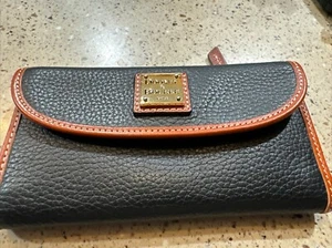 Dooney and Bourke Black Wallet - Picture 1 of 3