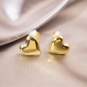 Clip on 1/2" shiny gold heart button style earrings - Picture 1 of 4