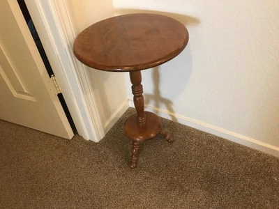 Vintage Ethan Allen QUALITY  15" Round Occasional Maple Table Extra Nice  - Image 1 of 4