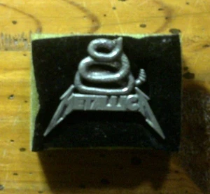 Metallica Snake Coil Anstecknadel Don't Tread on Me 1991 Tour *beschädigt* - Bild 1 von 10