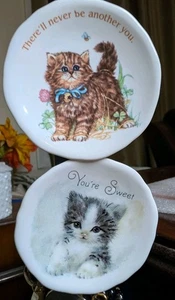 Lote 2 imanes de refrigerador 1991 porcelana gatito gato 2,5" diámetro - Imagen 1 de 10