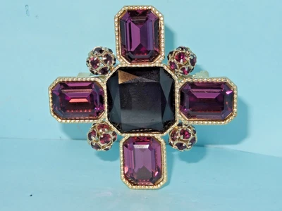 Prendedor/broche Swarovski firmado con cisne, piedras púrpuras grandes en tono dorado Foto 1 de 4