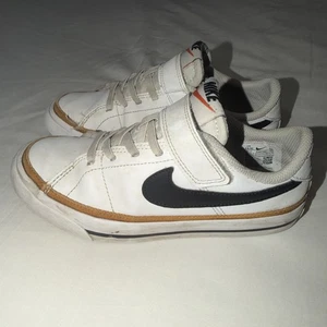 Scarpe Nike Court Legacy DA5381-102 bianche US 13,5 C bambino ragazzo scarpa usata delicatamente - Foto 1 di 24