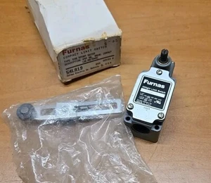 NEU FURNAS 54LA19 SEITLICHER DREHBARER MOMENTANER KOMPAKTER ÖLDICHTER ENDSCHALTER BIN59 - Bild 1 von 4