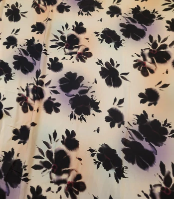 DISEÑADOR! Sombra borrosa floral en negro sobre rosa/malva/violeta tierra suave satén Foto 1 de 4