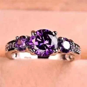 Anillo de boda real de 3 piedras de amatista creado en laboratorio de corte redondo de 2 quilates de plata de ley 925 - Imagen 1 de 6