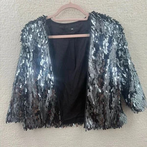H&M SILBERGRAU VERSPIEGELT eckige Pailletten CABARET GLITZERND Abend Jacke Cardigan - Bild 1 von 10
