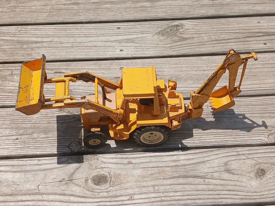 1960'sVintage Ertl 1/16 International Harvester Tractor  Backhoe STR#472 Diecast - Image 1 of 4