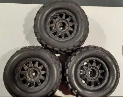 PRO-LINE RACING Badlands Mx38 3.8" All Terr. Tires on Black Wheels PRO10127-13 - Image 1 of 4