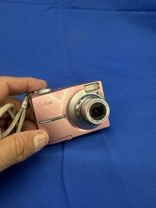 Kodak EasyShare C813 Digital Camera Pink. Camera Works Cracked Screen Doesn’t Wk - Picture 1 of 9