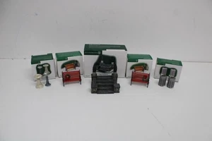 Lote de 5 botes de basura y fuentes de banco de parque Dept 56 - Imagen 1 de 7