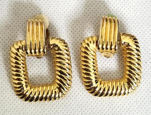 Vintage große gerippte goldfarbene Türklopfer Clip Ohrringe - Bild 1 von 4