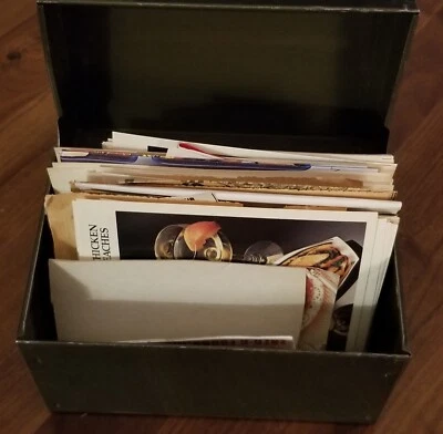 Vintage Recipe Metal Box Lot 150+ Handwritten Clipped Copied Typed Library Vtg Foto 1 de 4