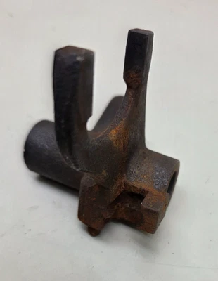 HORQUILLA DE CAMBIO USADA KUBOTA B6000E P/N 66591-18140 Foto 1 de 4