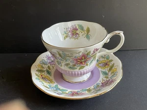 Royal Albert Jacobean Teacup & Saucer Bone China Made in England - Foto 1 di 7