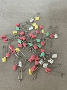 Vintage Baby Diaper Pins Girls Color Pink Yellow Over 50 In Lot - Bild 1 von 3
